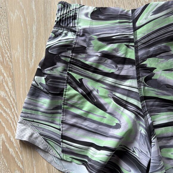 lululemon Hotty Hot High-Rise 4" Lined Shorts *Special Edition Paint Glide Sz2 - Picture 3 of 12